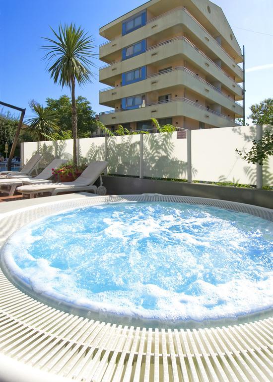 Ferretti Family Hotel Madison - Cattolica Exterior photo